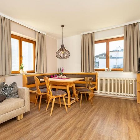Herzerl-Chalet Appartements Flachau Esterno foto