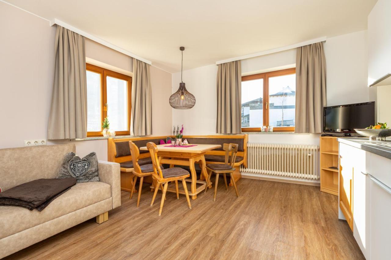 Herzerl-Chalet Appartements Flachau Esterno foto