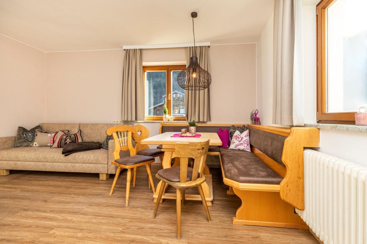 Herzerl-Chalet Appartements Flachau Esterno foto