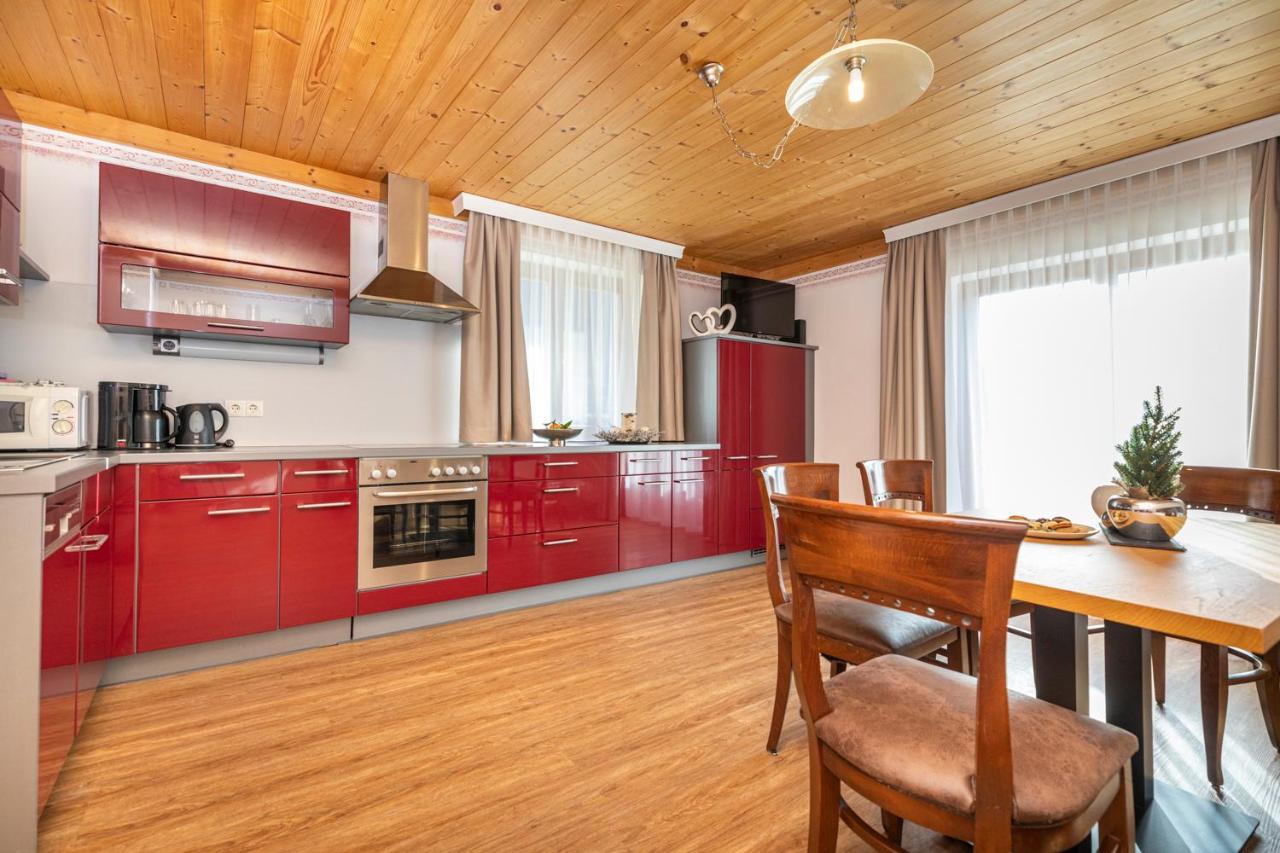 Herzerl-Chalet Appartements Flachau Esterno foto